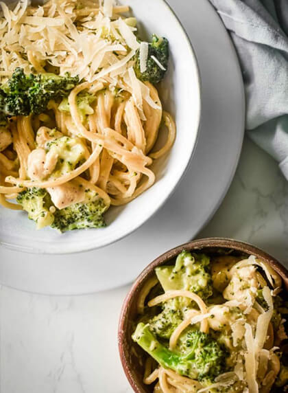 One Pot Creamy Chicken Broccoli Pasta